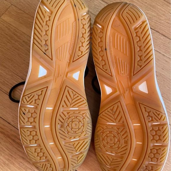 Mizuno Tennis Shoes - Picture 4 of 5